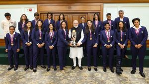 ఇక స్కూళ్లకు వెళ్లండి.. హర్మన్‌సేనతో ప్రధాని మోదీ!