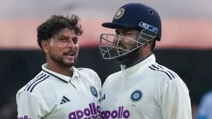 ఇది నీ ఇల్లు కాదు.. కుల్దీప్ యాదవ్‌పై రిషభ్ పంత్ ఆగ్రహం!(వీడియో)