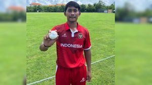 సంచలన రికార్డ్.. ఒకే ఓవర్‌లో ఐదు వికెట్లు!