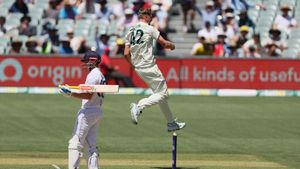 AUS vs ENG: పట్టుబిగించిన ఆసీస్.. చేతులెత్తేసిన ఇంగ్లండ్!