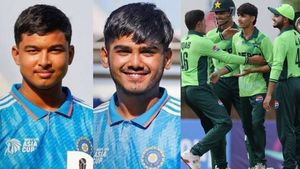 దాయాదుల పోరు: టాస్ గెలిచిన భారత్