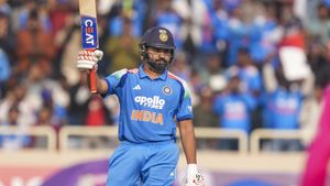 మరో అరుదైన మైలురాయికి చేరువలో హిట్‌మ్యాన్!