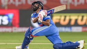 హిట్‌మ్యాన్ ఖాతాలో అరుదైన ఘనత: రో-కో మళ్లీ బరిలోకి దిగేదెప్పుడు?