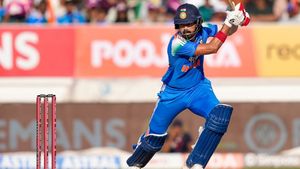 IND vs NZ:  శతక్కొట్టిన కేఎల్ రాహుల్.. గట్టెక్కిన టీమిండియా!