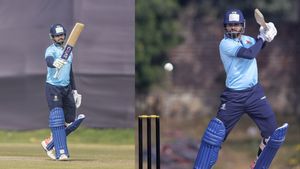 హెల్మెట్‌కు తగిలిన బంతి.. బౌలర్‌కు చుక్కలు చూపించిన శ్రేయస్! (వీడియో)