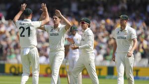 ప్రపంచకప్ ముందు ఆస్ట్రేలియాకు బిగ్ షాక్.. స్టార్ పేసర్ దూరం!