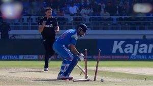 IND vs NZ:  బిత్తరపోయిన కోహ్లీ(వీడియో)