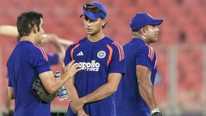 రుద్రరూపం: అభిషేక్ శర్మపై విరుచుకుపడ్డ గంభీర్! (వీడియో)