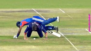 IND vs NAM: హార్దిక్‌ను తోసేసి.. పుషప్స్ కొట్టిన నమీబియా కెప్టెన్!(వీడియో)