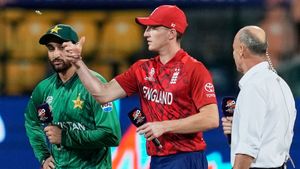 దెబ్బకు పాక్ కెప్టెన్ కుర్చీ కోళ్లు ఊడాయి!