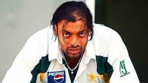 ఇండియాతో మ్యాచ్ అంటే ఇంజెక్షన్లు ఎక్కించుకునేవాళ్ళం: అక్తర్ సంచలనం (వీడియో)..!!