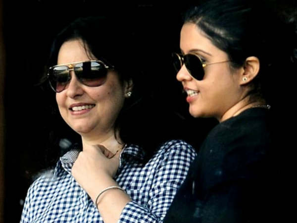 రికార్డుల రారాజు: పాక్ నుండి పాక్ వరకు...!