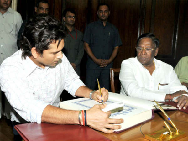  రికార్డుల రారాజు: పాక్ నుండి పాక్ వరకు...!