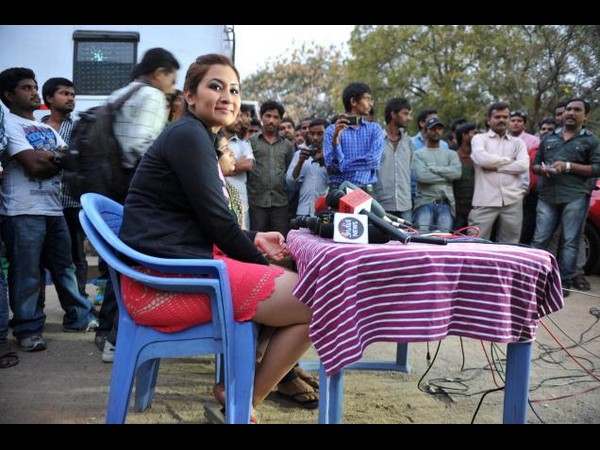  అలా దృష్టి మరల్చుతున్నారు!