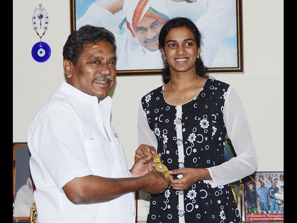  ఫొటోలు: పివి సింధుకు అభినందనలు