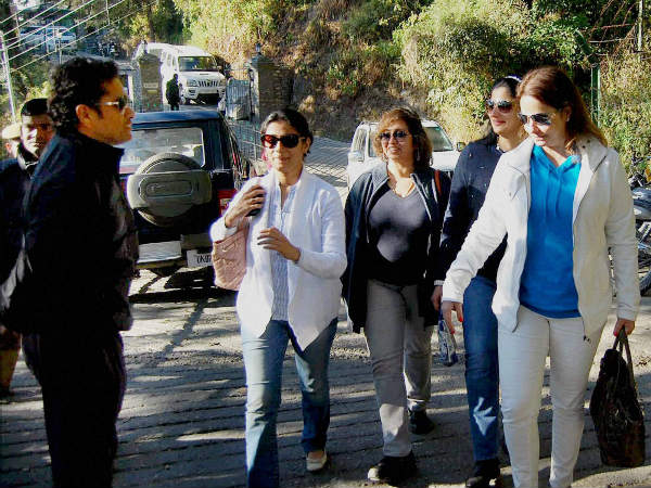 భార్య, మిత్రులతో సచిన్ 