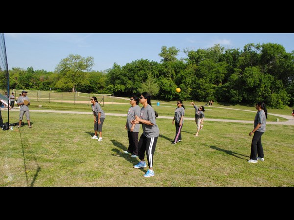 త్రోబాల్ ఇలా..