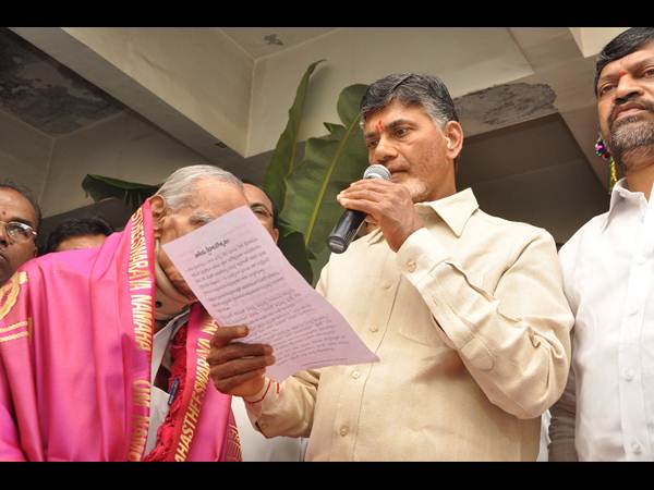 పిచ్చయ్యను చూడడానికి..