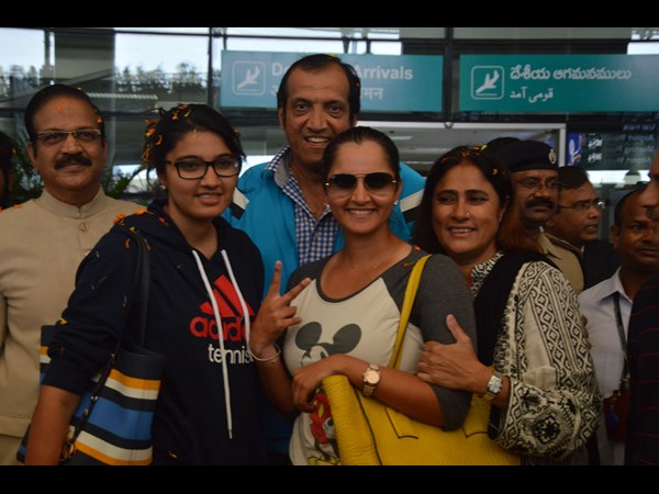 కుటుంబ సభ్యులతో ఇలా...