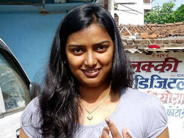 ముగిసిన సైనా పోరు, ఫైనల్స్‌లో దీపికా జోడీ