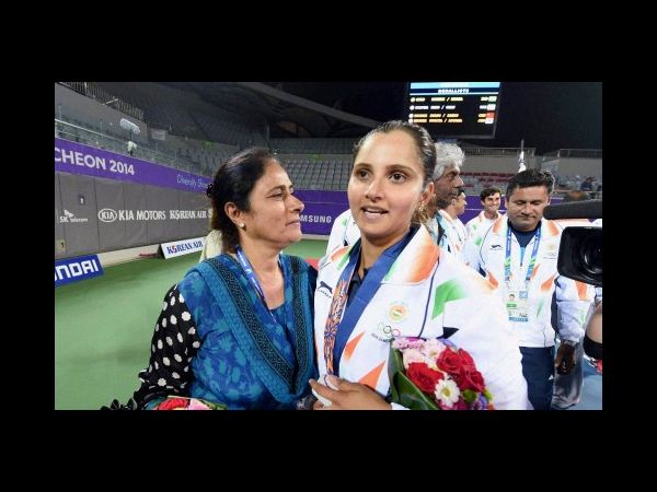 తల్లితో సానియా