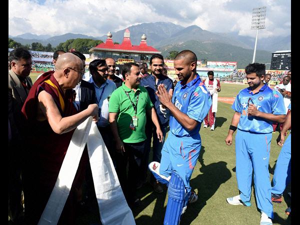  క్రికెటర్లకు దలైలామా ఆశీస్సులు