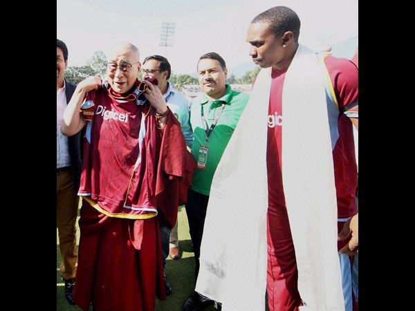  క్రికెటర్లకు దలైలామా ఆశీస్సులు