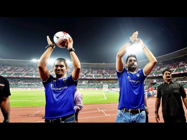 గోల్ కీపర్ అవతారమెత్తిన కెప్టెన్ ధోని