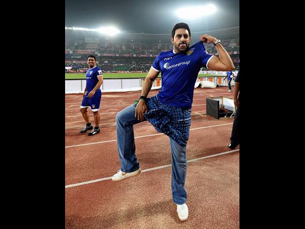  గోల్ కీపర్ అవతారమెత్తిన కెప్టెన్ ధోని