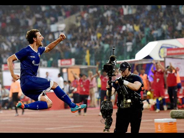  గోల్ కీపర్ అవతారమెత్తిన కెప్టెన్ ధోని