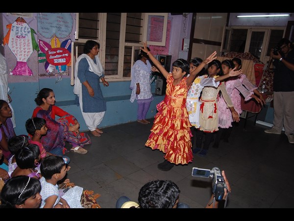 రెయిన్ బో అనాధ ఆశ్రమంలో సానియా