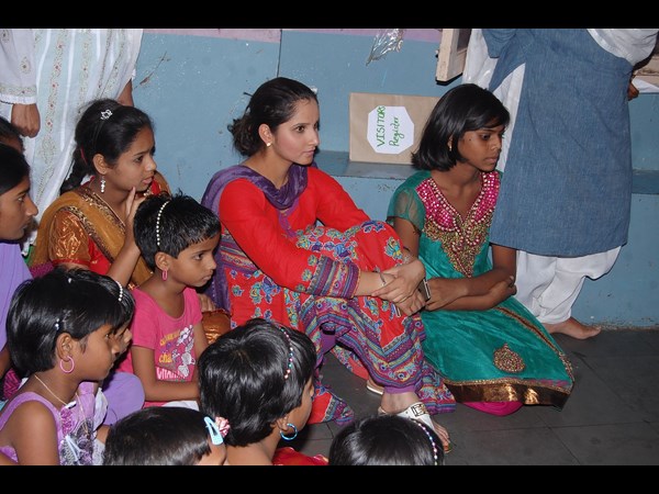 రెయిన్ బో అనాధ ఆశ్రమంలో సానియా