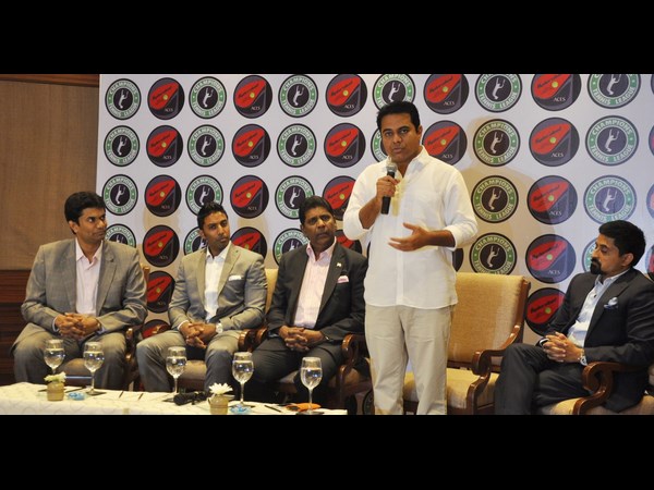  హైదరాబాద్ ఏసెస్ లోగోని ఆవిష్కరించిన అమృత్ రాజ్