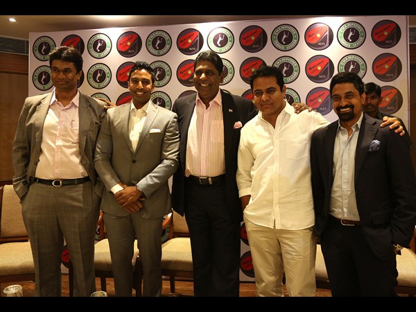 హైదరాబాద్ ఏసెస్ లోగోని ఆవిష్కరించిన అమృత్ రాజ్