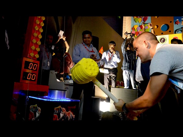 సుజనా మాల్‌లో హైదరాబాద్ ఏసెస్ జట్టు 