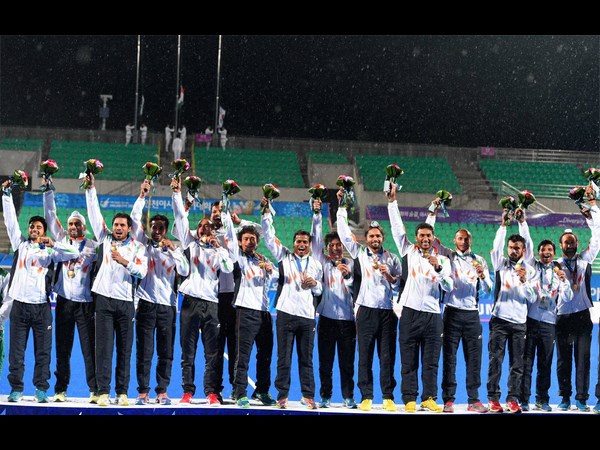 హాకీ కోచ్గా తప్పుకున్న వాల్ష్, కొత్త కాంట్రాక్టు హాకీ కోచ్గా తప్పుకున్న వాల్ష్, కొత్త కాంట్రాక్టు