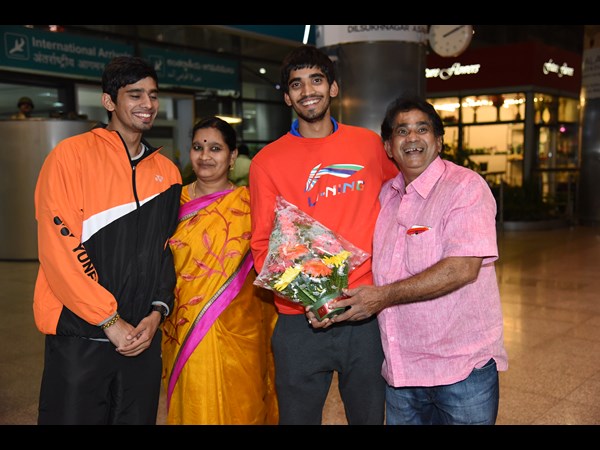 ఆనందం ఆకాశమై..