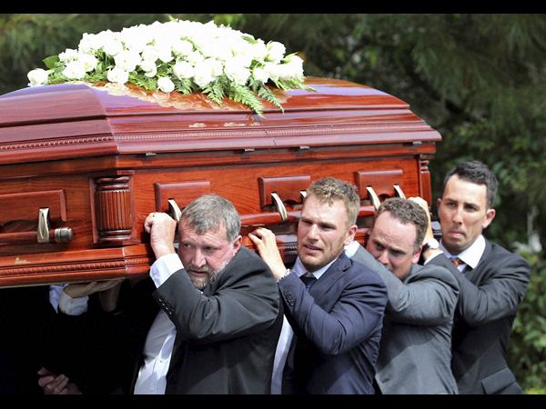 హ్యూస్‌కు అంతిమ సంస్కారాలకు కోహ్లీ, రవిసాస్త్రి, రోహిత్ శర్మ హాజరు