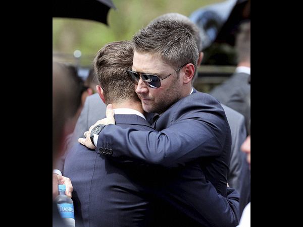 హ్యూస్‌కు అంతిమ సంస్కారాలకు కోహ్లీ, రవిసాస్త్రి, రోహిత్ శర్మ హాజరు