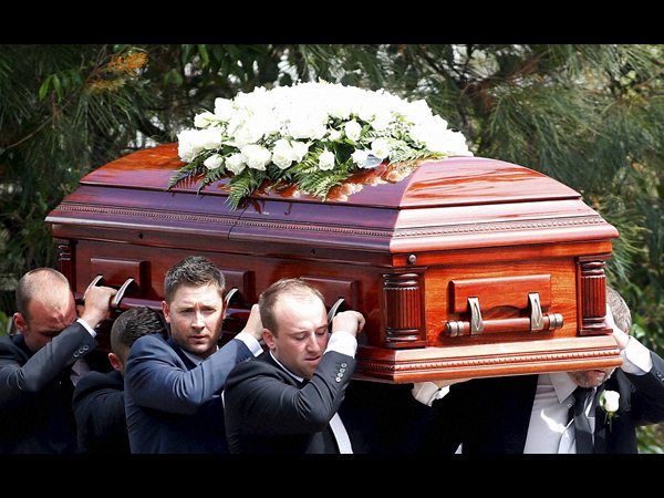 హ్యూస్‌కు అంతిమ సంస్కారాలకు కోహ్లీ, రవిసాస్త్రి, రోహిత్ శర్మ హాజరు