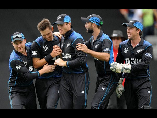 LIVE: World Cup Semi-final 1: NZ bowlers win opening exchanges