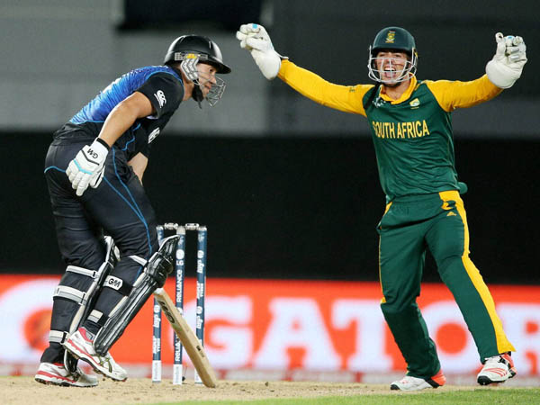 LIVE: World Cup Semi-final 1: NZ bowlers win opening exchanges