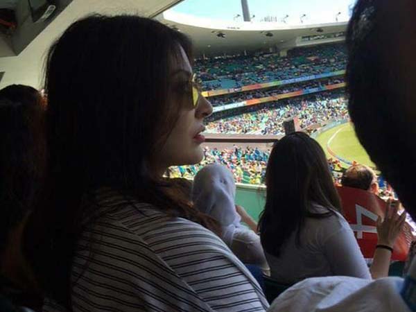 kohli stuns everyone infront his ladylove anushka Sharma