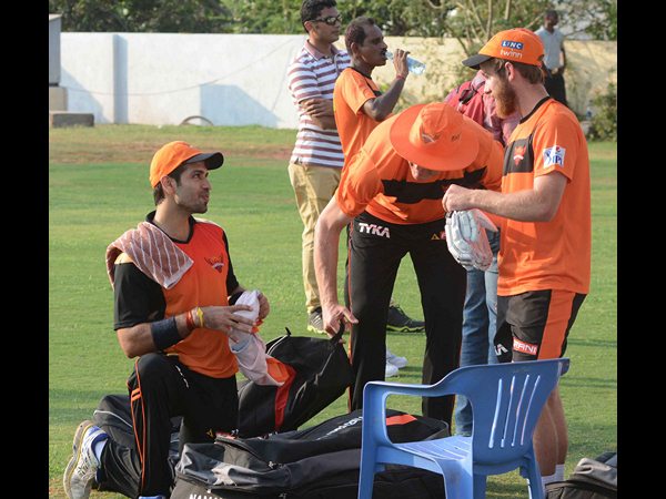  ఐపీఎల్ సందడి: కోచ్‌ల పర్యవేక్షణలో సన్‌రైజర్స్ హైదరాబాద్ ప్రాక్టీస్‌