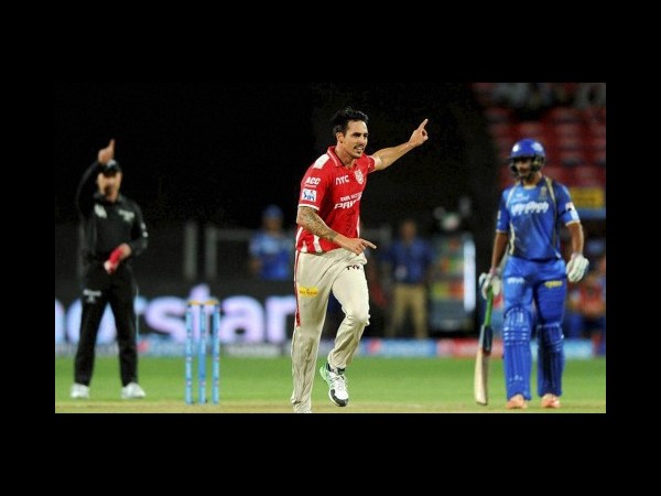 వికెట్ తీసుకున్న జాన్సన్