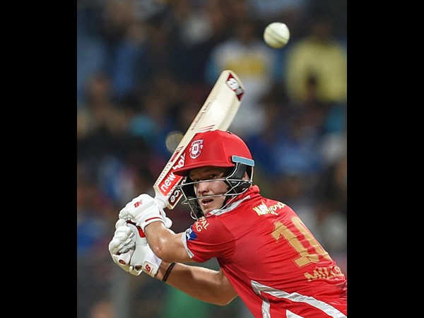 షాట్ ఆడుతున్న డేవిడ్ మిల్లర్ షాట్ ఆడుతున్న డేవిడ్ మిల్లర్