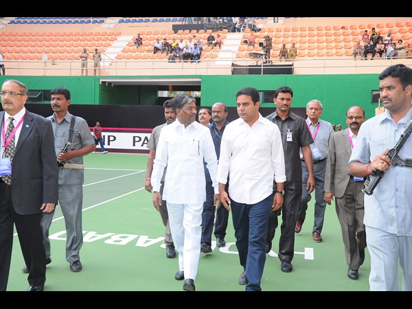  ఫెడ్ కప్: మంత్రుల షేక్ హ్యాండ్స్, సానియా కెప్టెన్‌ 