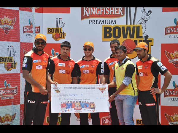 సన్‌రైజర్స్ ఆటగాళ్ల సందడి