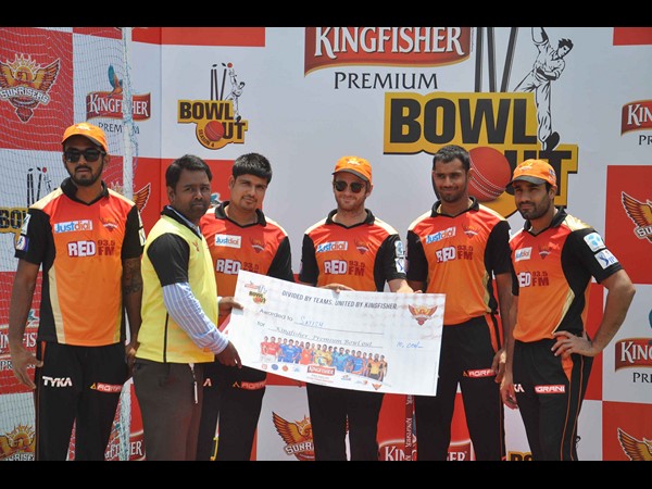 సన్‌రైజర్స్ ఆటగాళ్ల సందడి