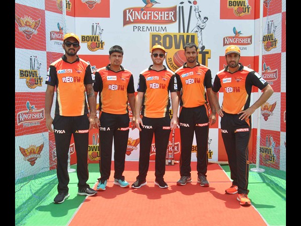 సన్‌రైజర్స్ ఆటగాళ్ల సందడి